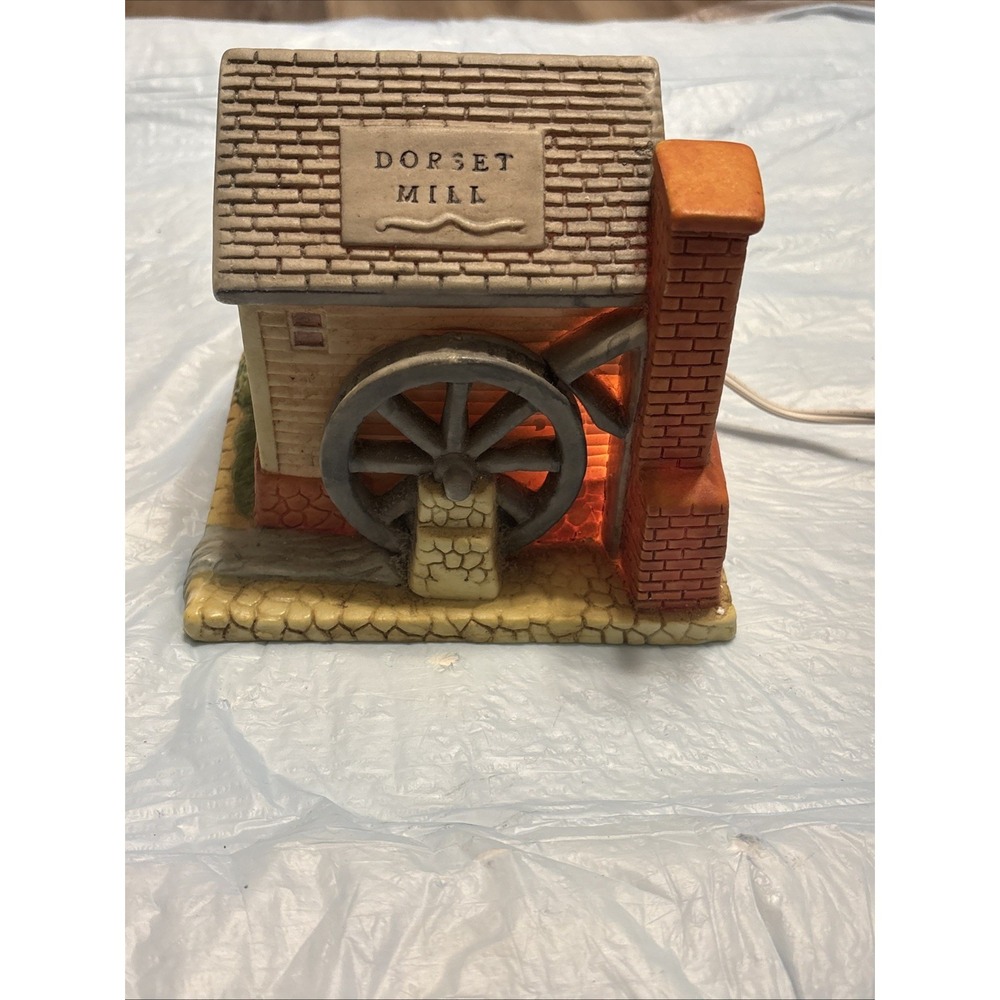 HomeTrends Dorset Mill Porcelain New England Village Lighted w Box